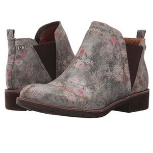 Sofft Bergamo water resistant floral slipon bootie